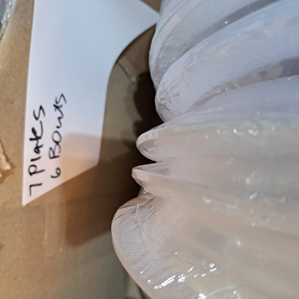 Set of Disposable Clear Plastic Sectioned Dinner Plates (x7) and Bowls (x6)